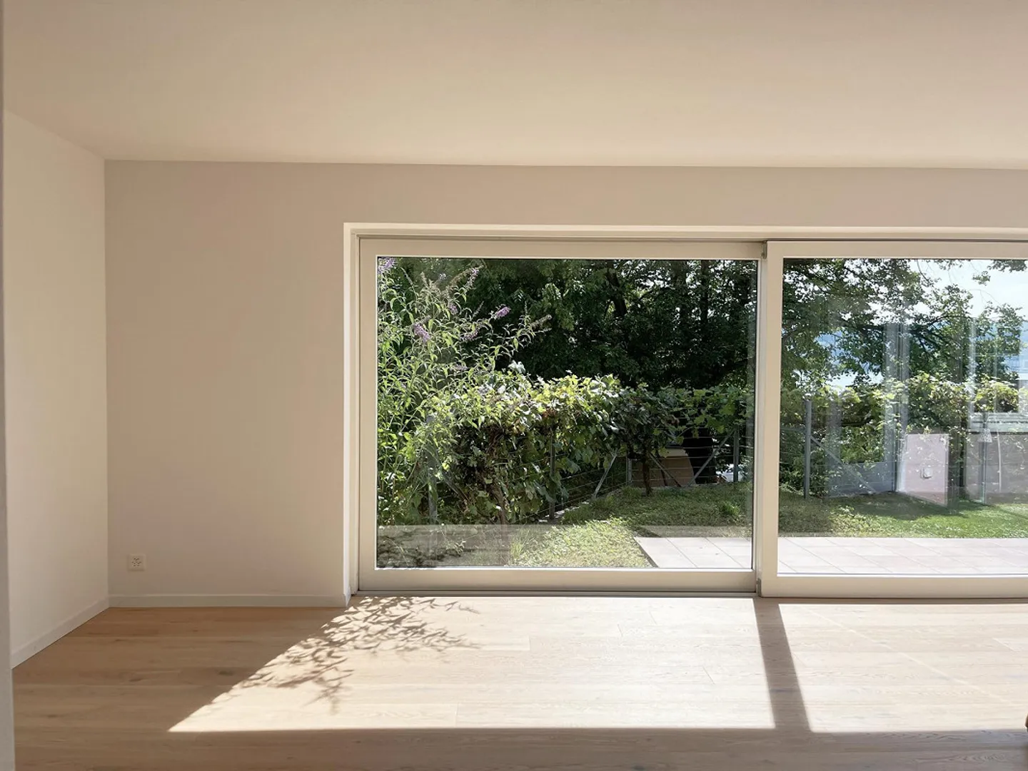 Charming 3½-room apartment with terrace, garden, and lake view - Photo 2 of 7