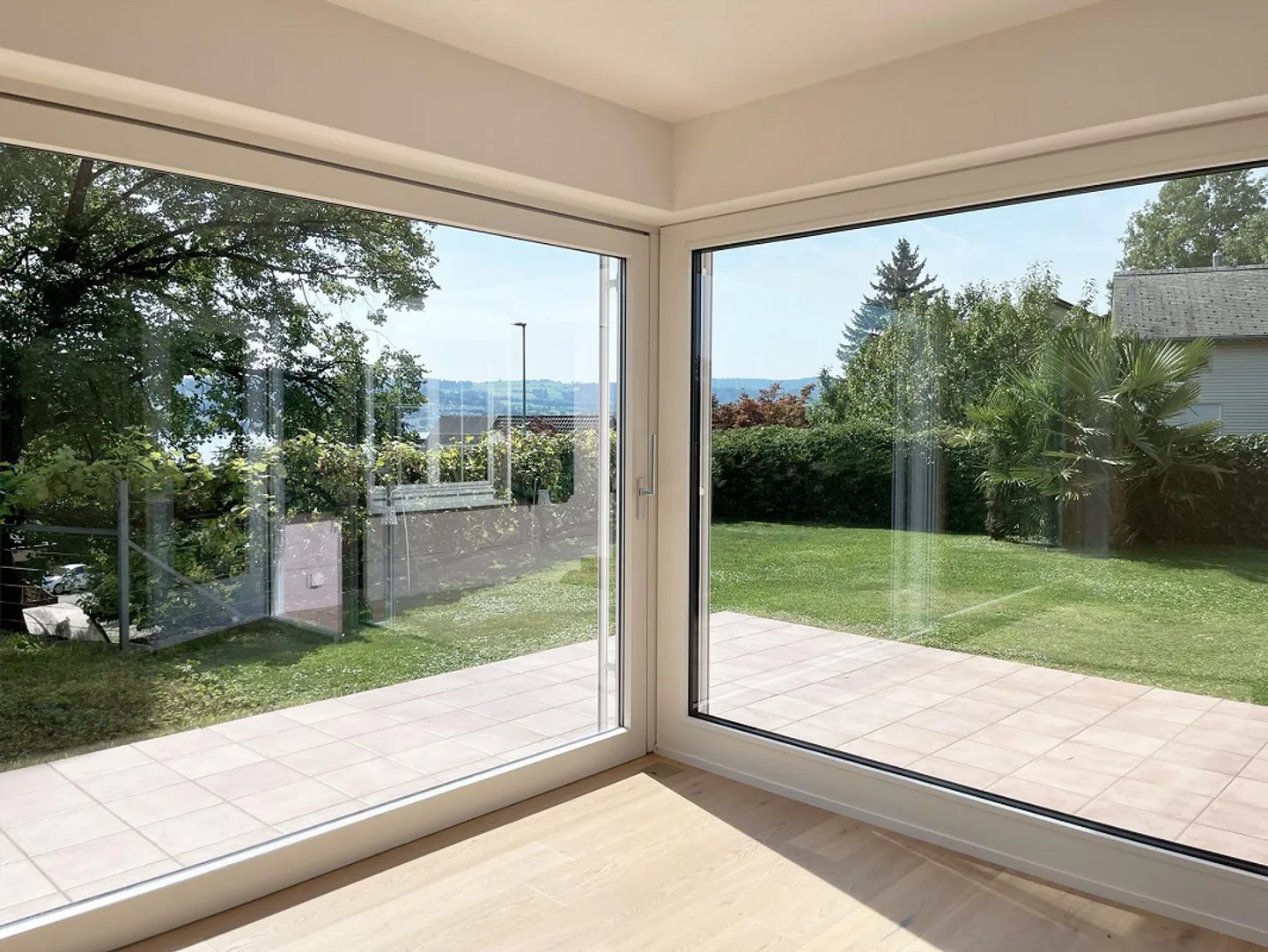 Charming 3½-room apartment with terrace, garden, and lake view - Photo 3 of 7