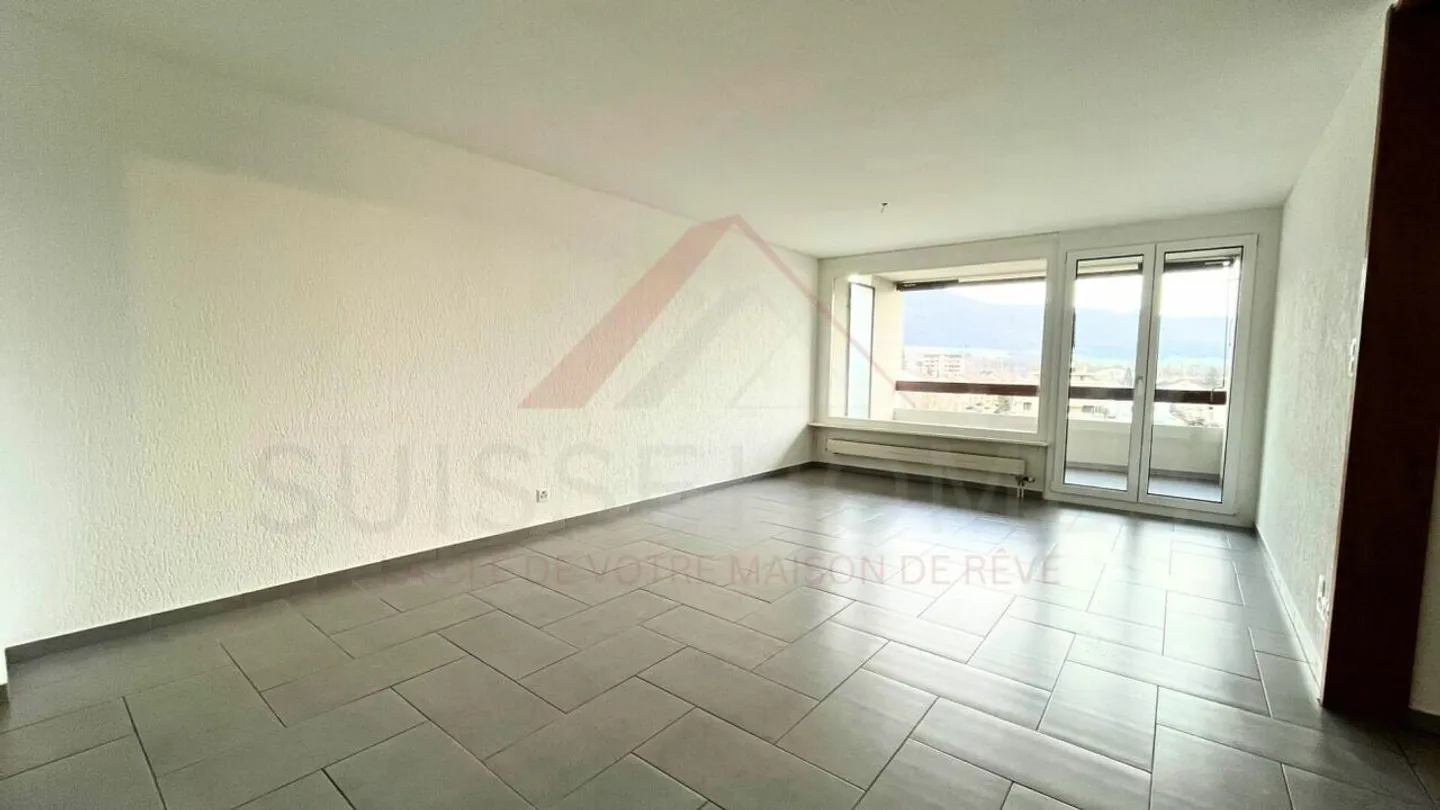 Vista panoramica eccezionale - Magnifico appartamento ristrutturato di 3,5 locali a Delémont - Foto 3 di 13