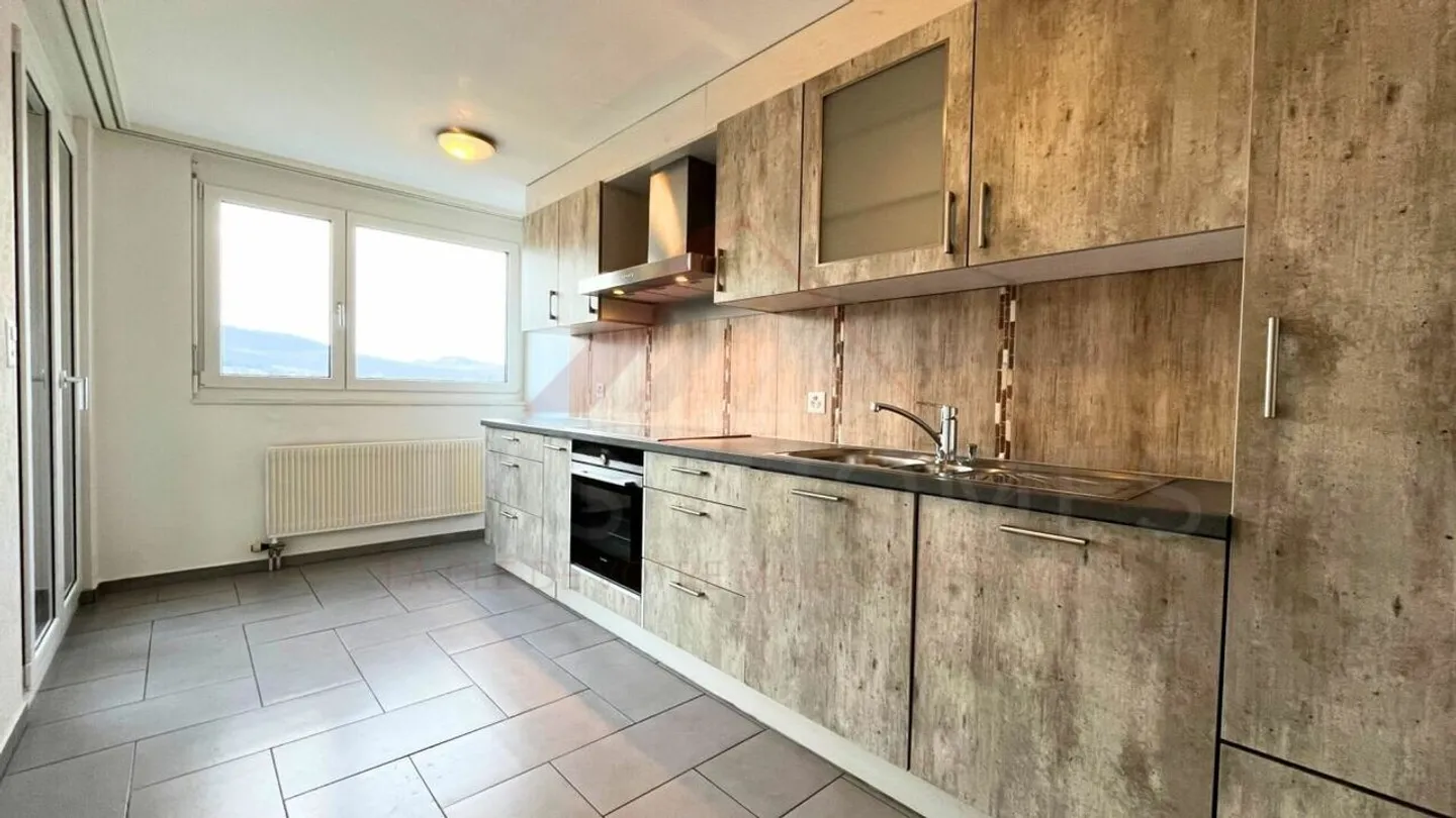 Vista panoramica eccezionale - Magnifico appartamento ristrutturato di 3,5 locali a Delémont - Foto 5 di 13