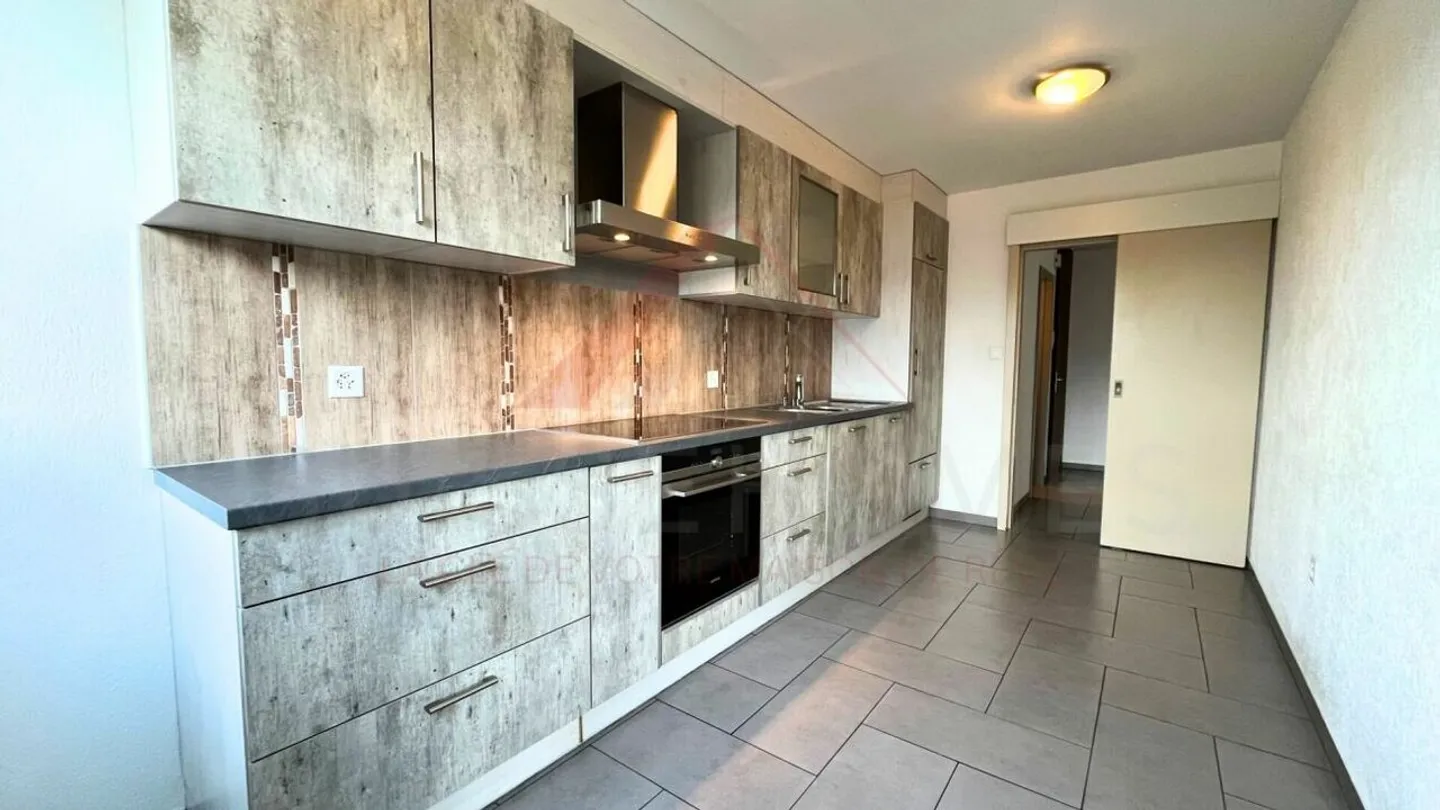 Vista panoramica eccezionale - Magnifico appartamento ristrutturato di 3,5 locali a Delémont - Foto 6 di 13