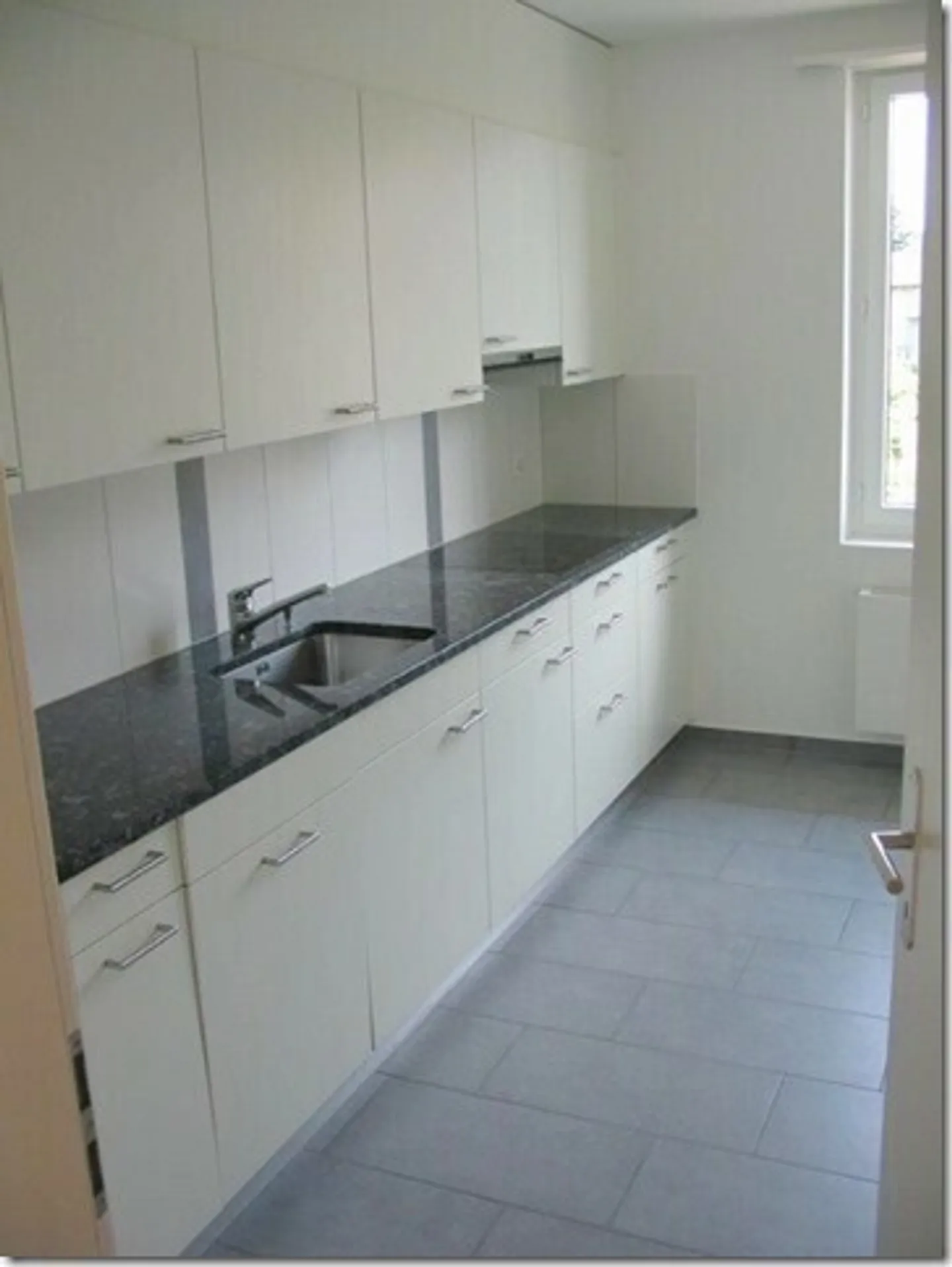 Appartement en duplex lumineux de 5,5 pièces avec terrasse et part de jardin - Photo 5 sur 9