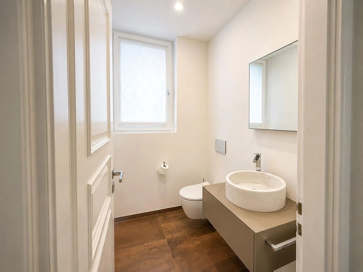 Villa exclusive spacieuse rénovée, surplombant les bois avec piscine intérieure - Photo 20 sur 29