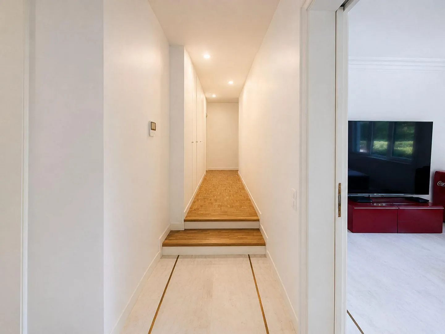 Villa exclusive spacieuse rénovée, surplombant les bois avec piscine intérieure - Photo 21 sur 29