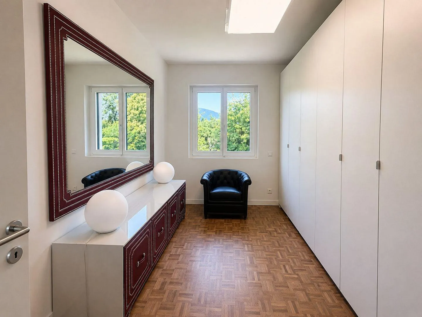 Villa exclusive spacieuse rénovée, surplombant les bois avec piscine intérieure - Photo 22 sur 29