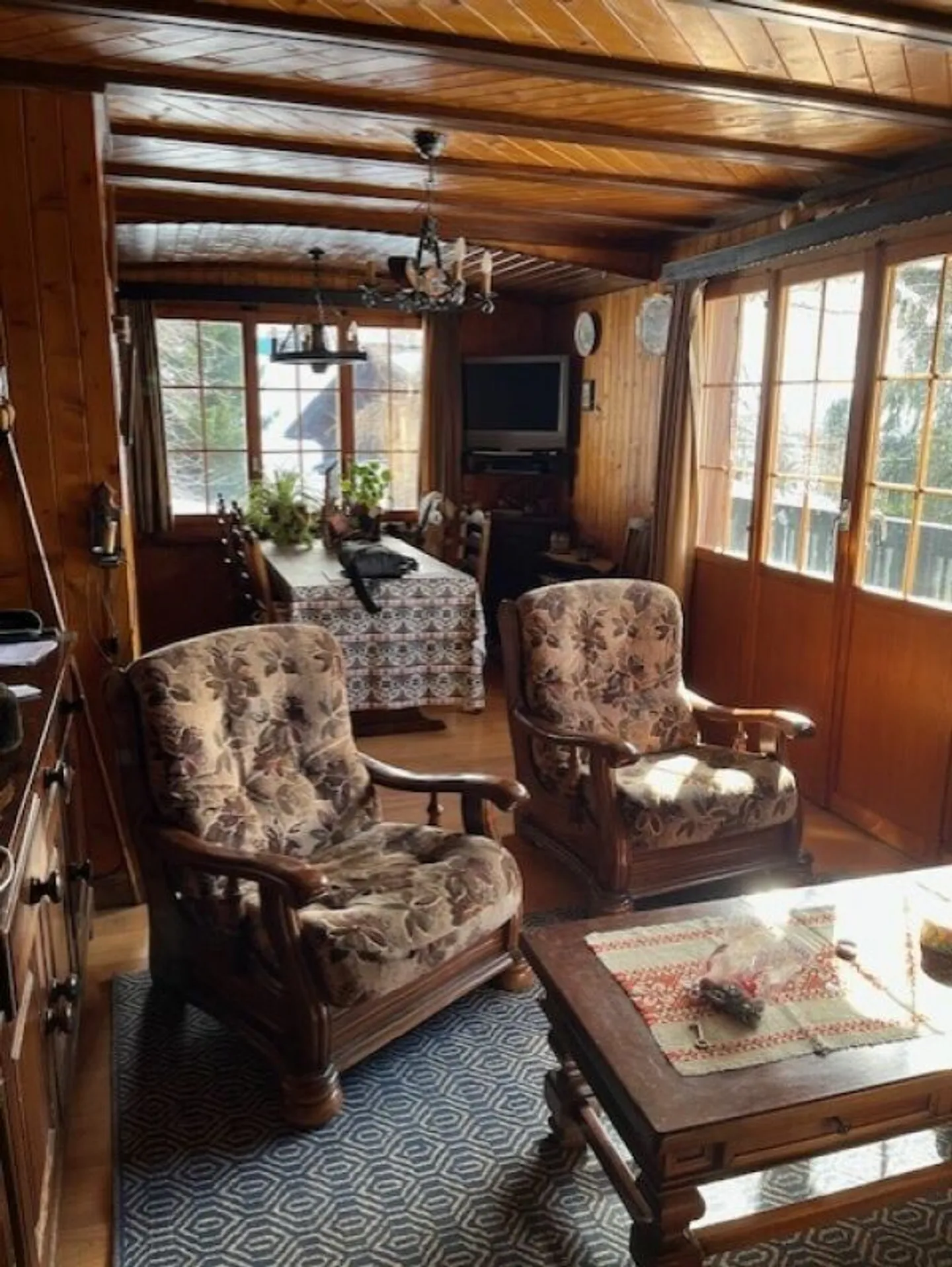 Schönes Chalet mit zwei Wohnungen im Miteigentum - Foto 3 von 14