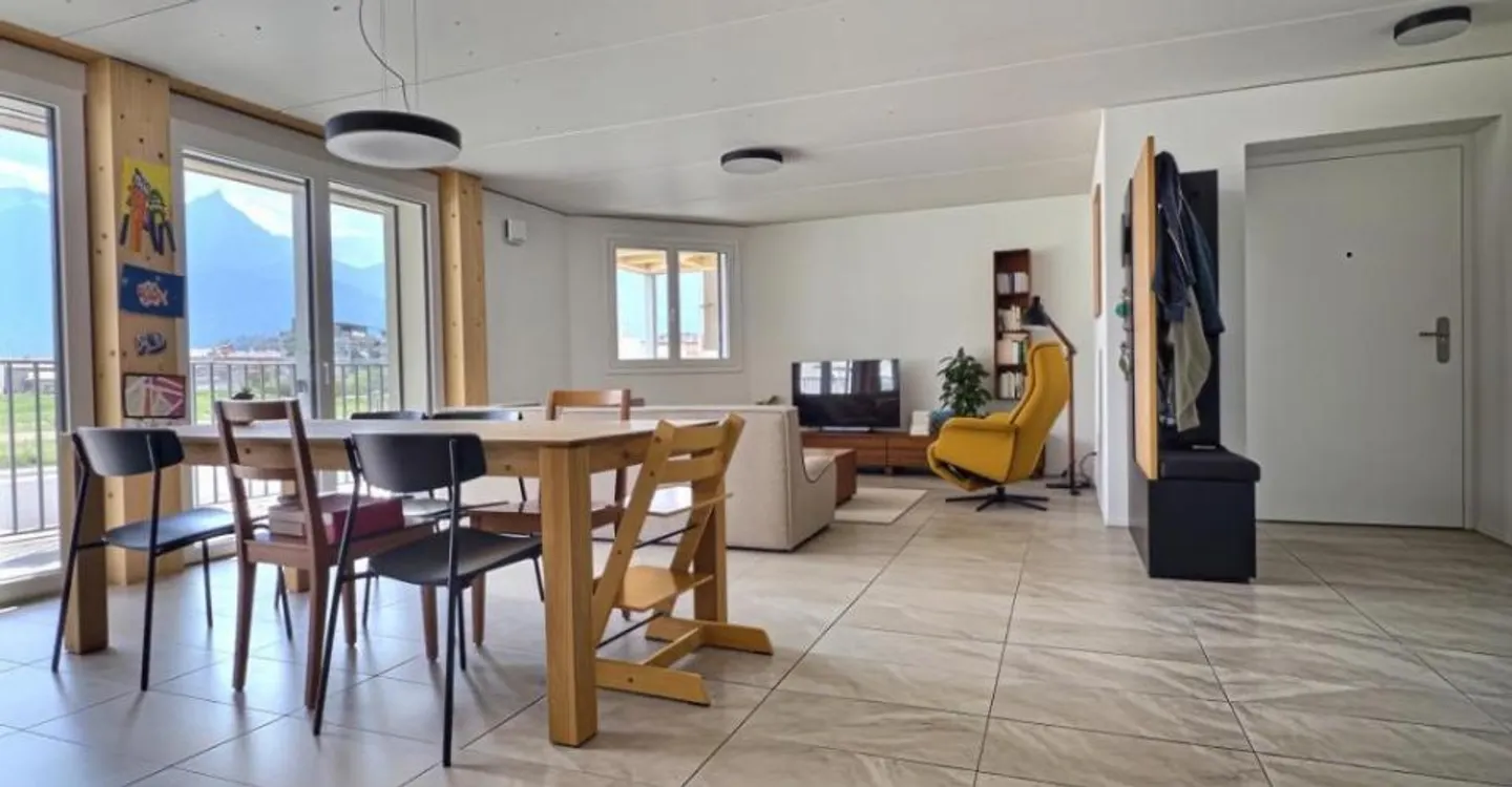 Modern Apartment with Terrace - Photo 2 of 9