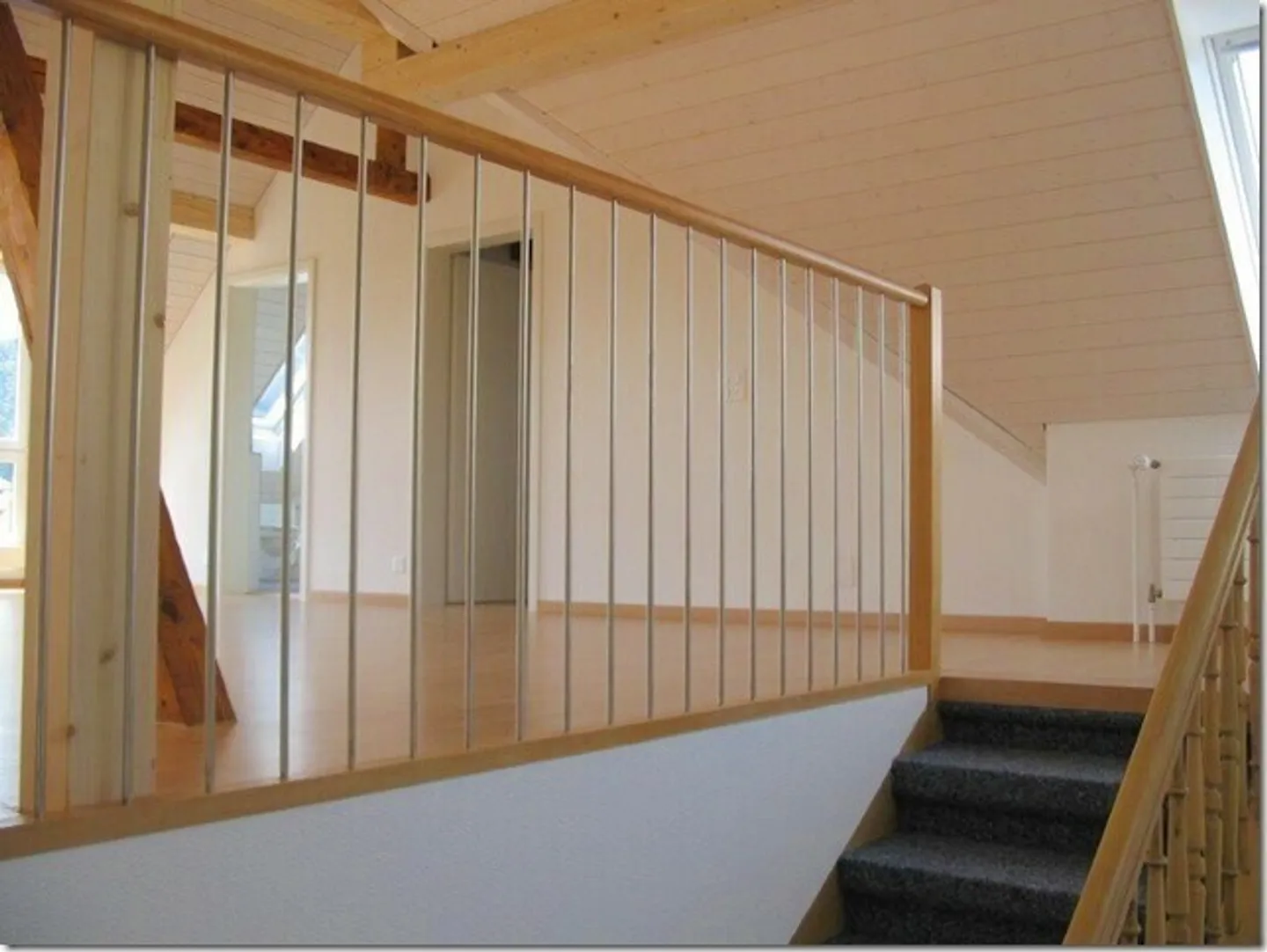Appartement en duplex lumineux de 5,5 pièces avec terrasse et part de jardin - Photo 8 sur 9