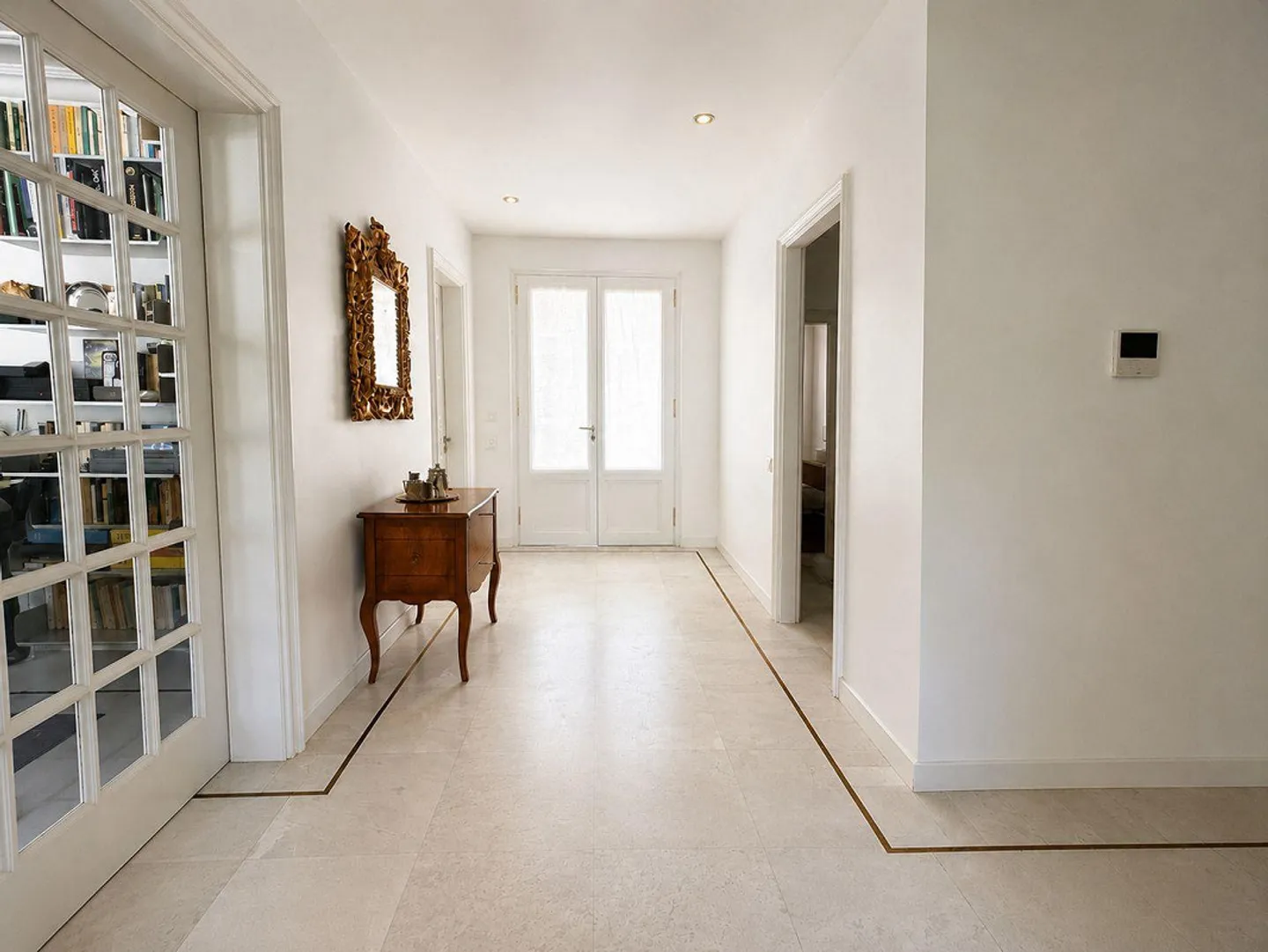 Villa exclusive spacieuse rénovée, surplombant les bois avec piscine intérieure - Photo 27 sur 29