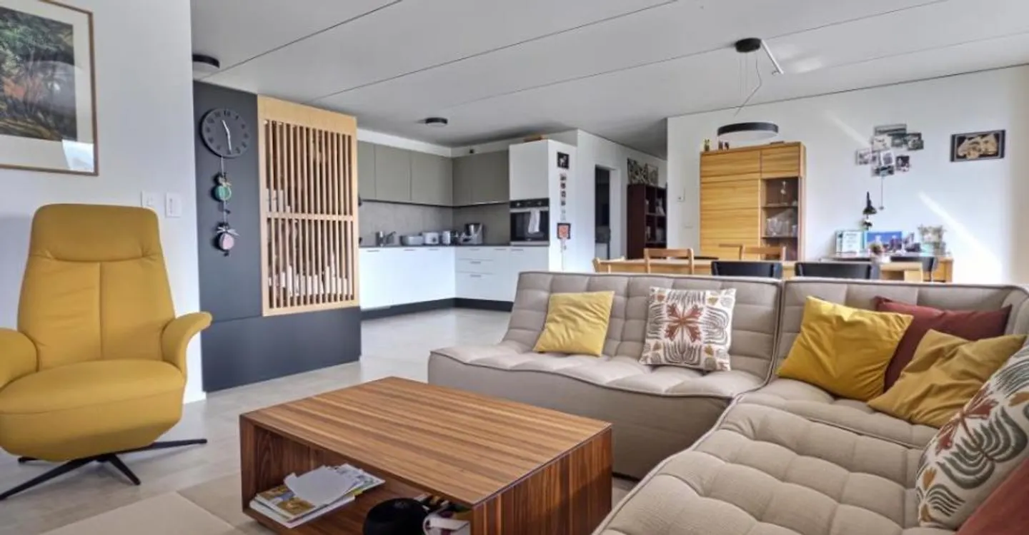 Modern Apartment with Terrace - Photo 4 of 9