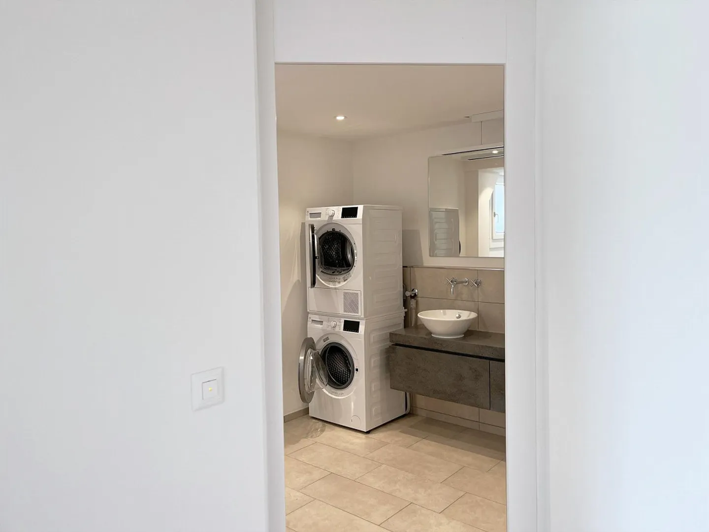 Charming 3½-room apartment with terrace, garden, and lake view - Photo 6 of 7