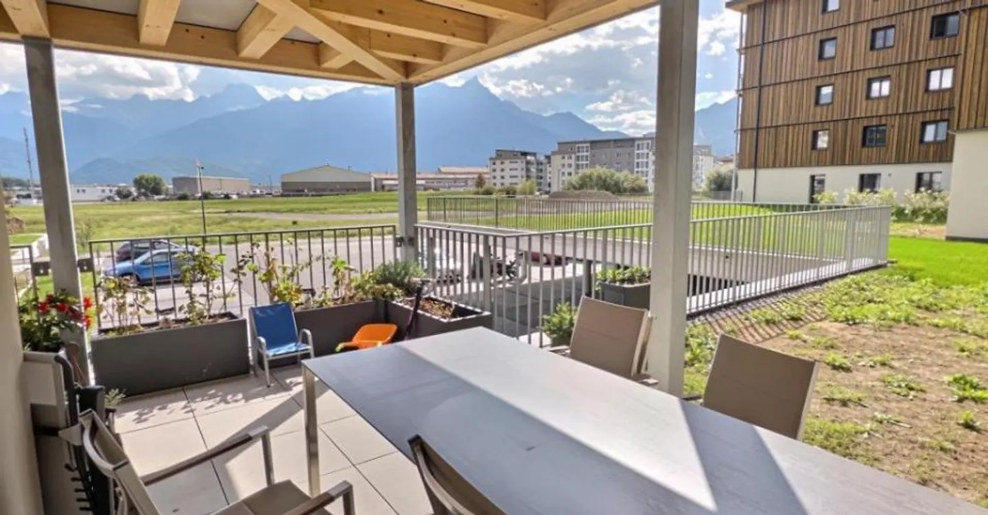 Modern Apartment with Terrace - Photo 9 of 9