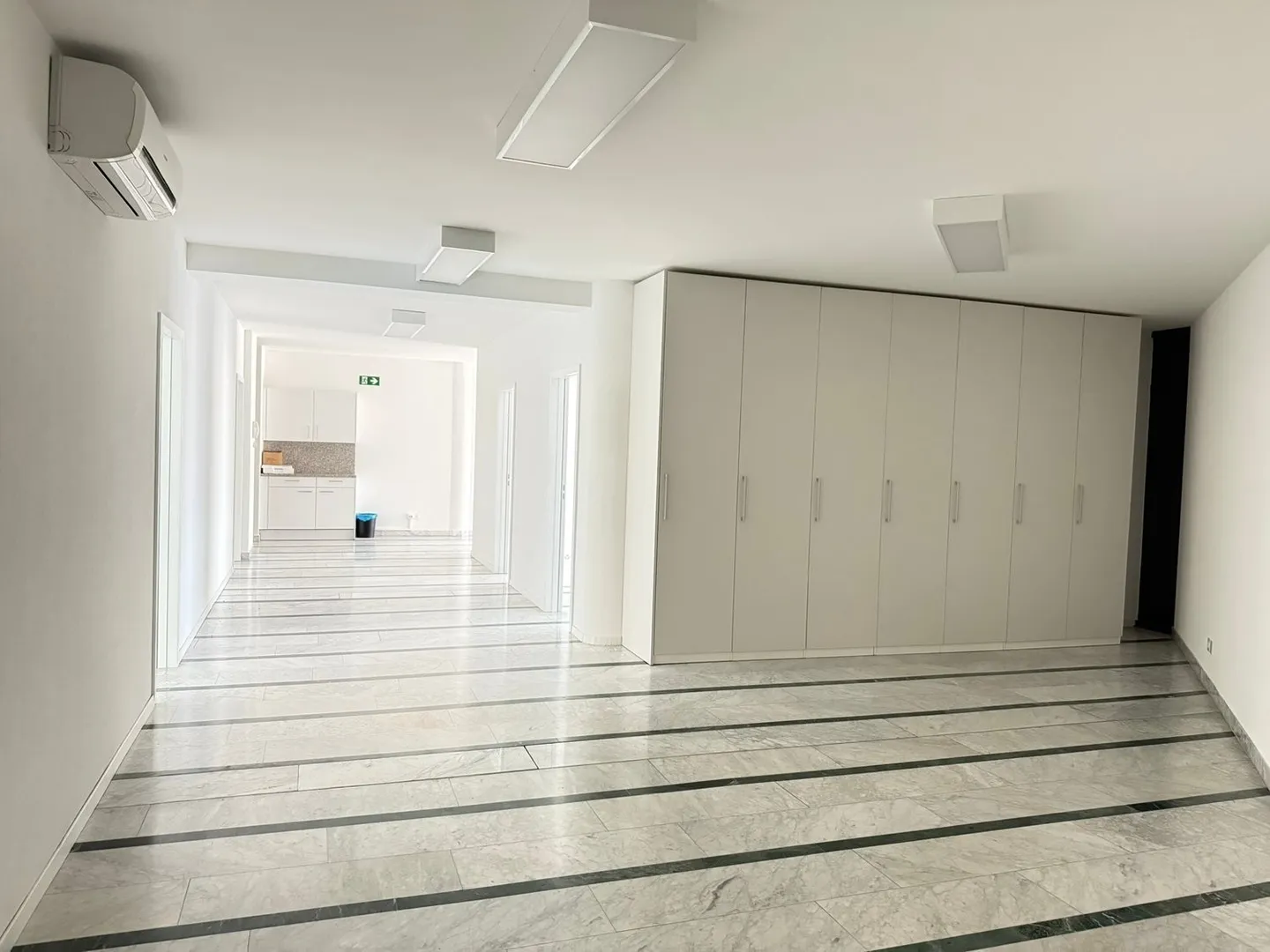 Spacious office of 9 rooms in Camorino - Photo 8 of 12