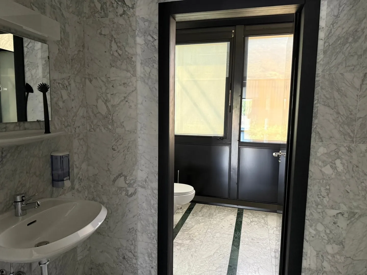 Spacious office of 9 rooms in Camorino - Photo 11 of 12