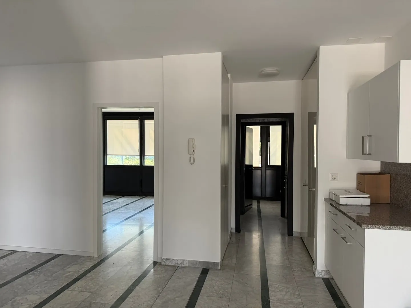 Spacious office of 9 rooms in Camorino - Photo 3 of 12