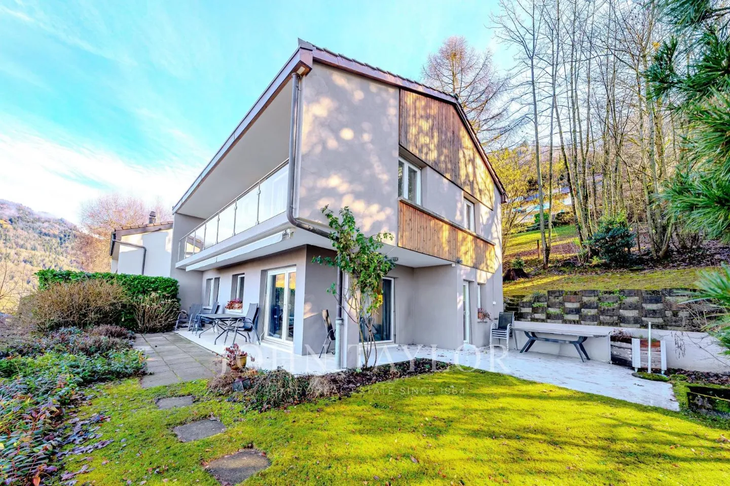Villa mit Panoramablick - Foto 1 von 9