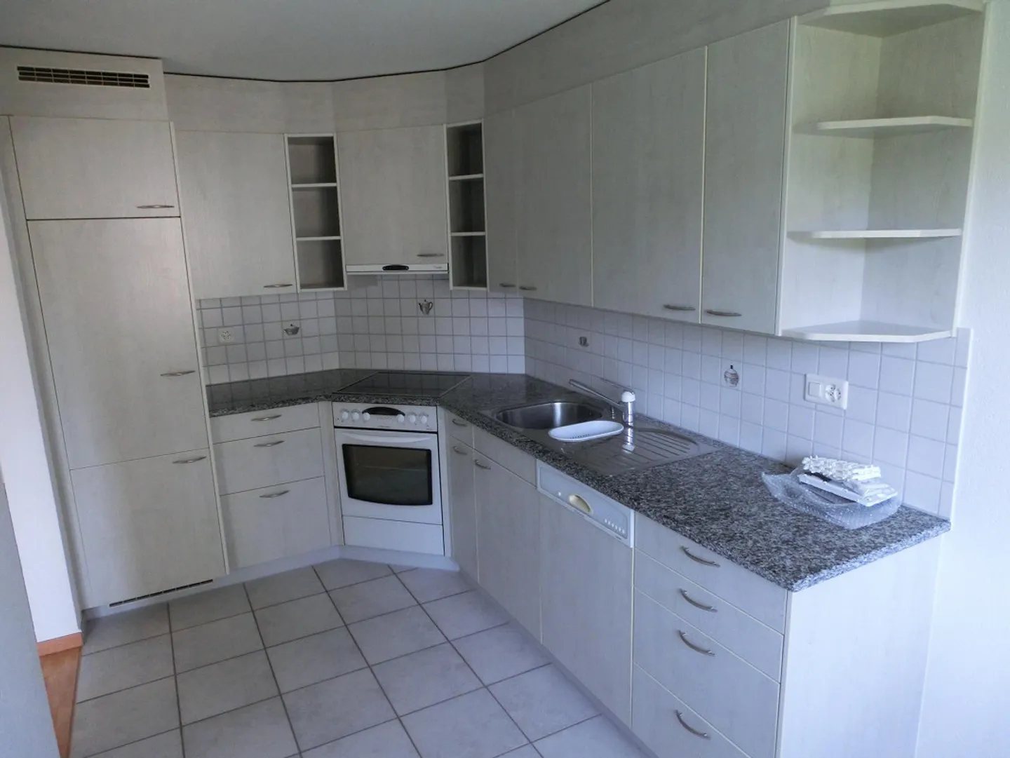 Appartamento 4.5 stanze 102 m2 Piano terra con area giardino - Foto 4 di 10