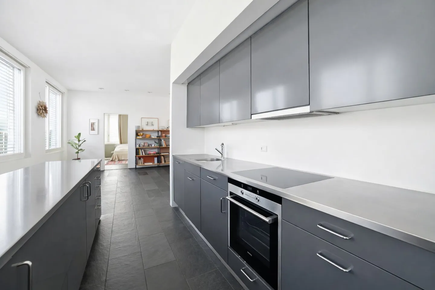 3.5-Room Loft Apartment with Great Lake View in Männedorf - Photo 6 of 11