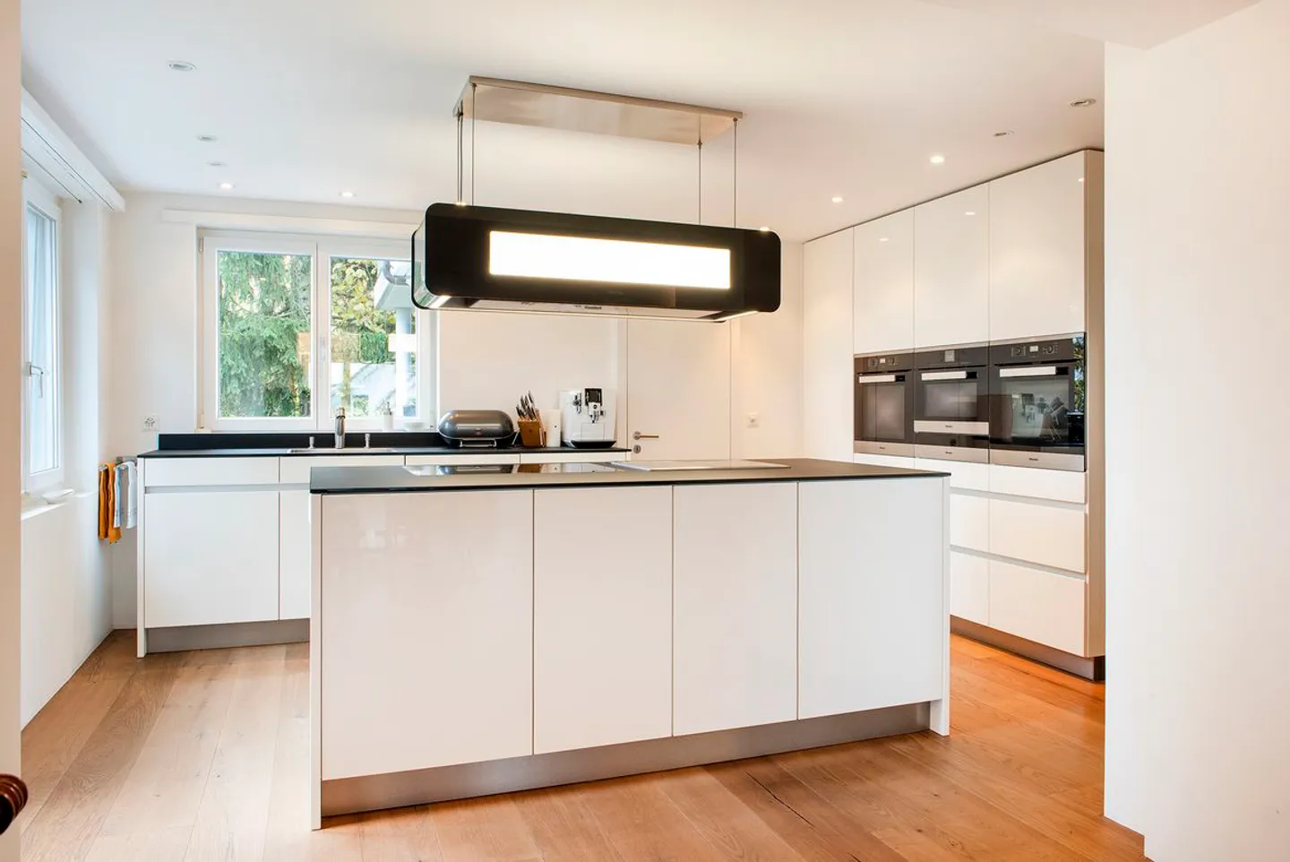 VILLA DI CAMPAGNA MODERNA IN UNA BELLA POSIZIONE NEL VERDE - Foto 3 di 4