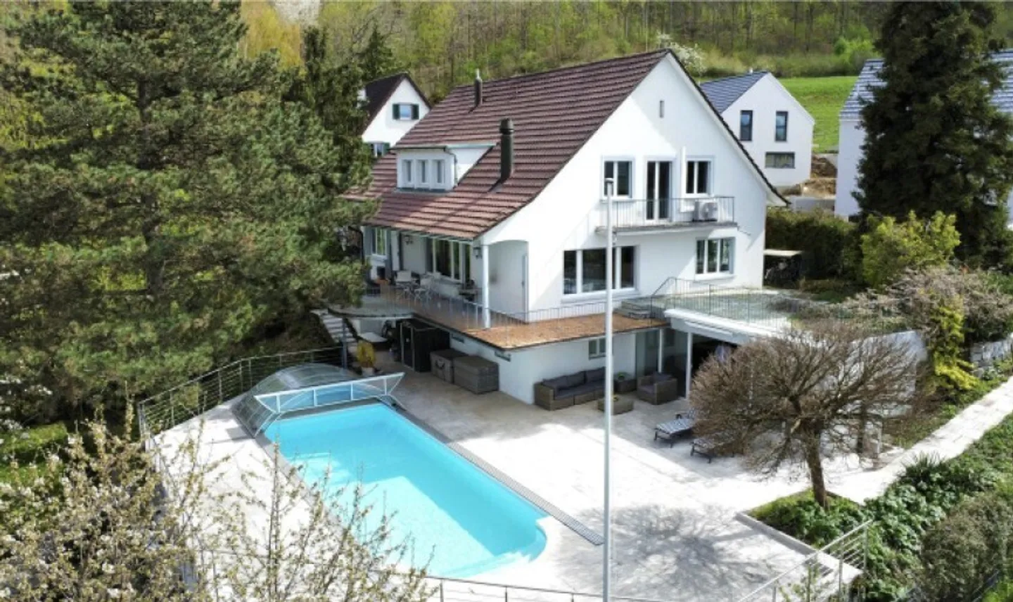 VILLA DI CAMPAGNA MODERNA IN UNA BELLA POSIZIONE NEL VERDE - Foto 1 di 4