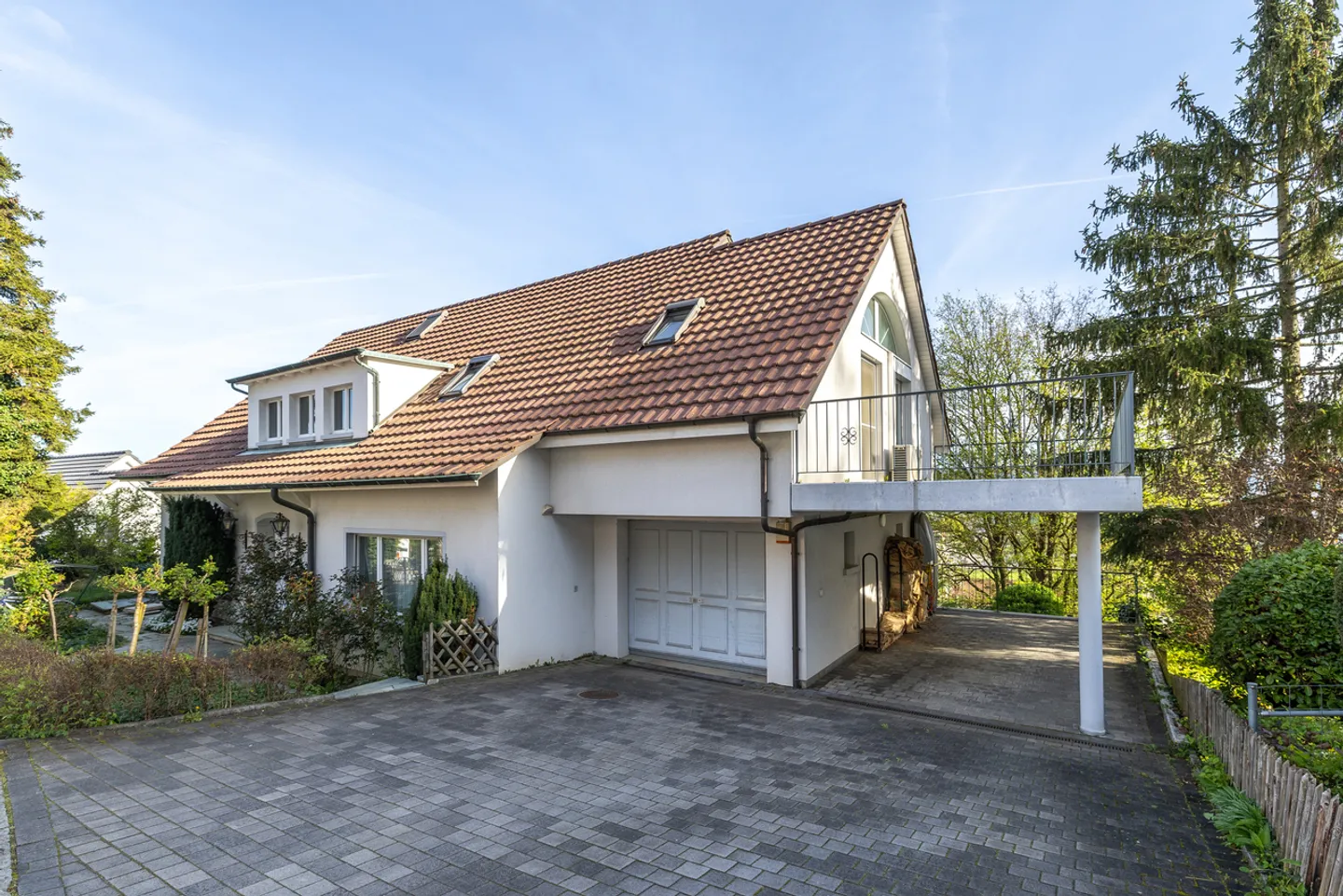 VILLA DI CAMPAGNA MODERNA IN UNA BELLA POSIZIONE NEL VERDE - Foto 2 di 4