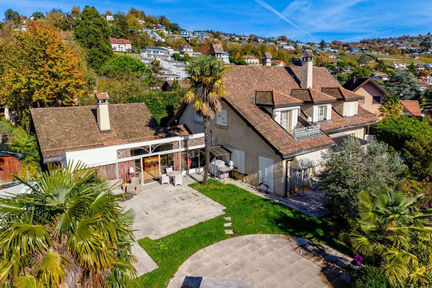Exklusiv in Lutry - Geräumige Familienvilla mit Garten und Panoramablick - Foto 3 von 11