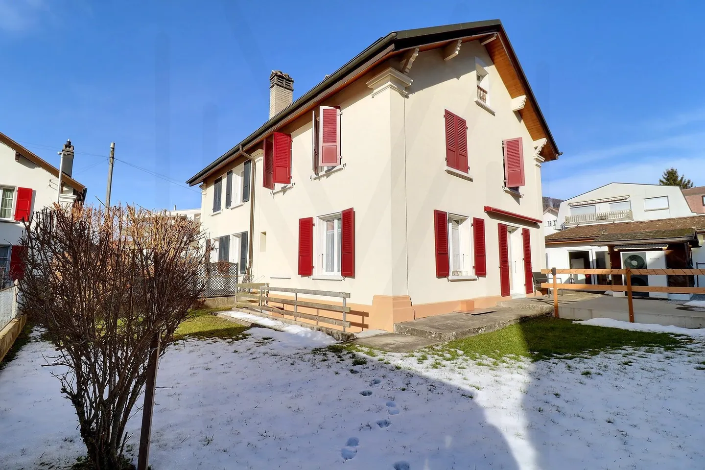 Stepped house for sale - Photo 1 of 23