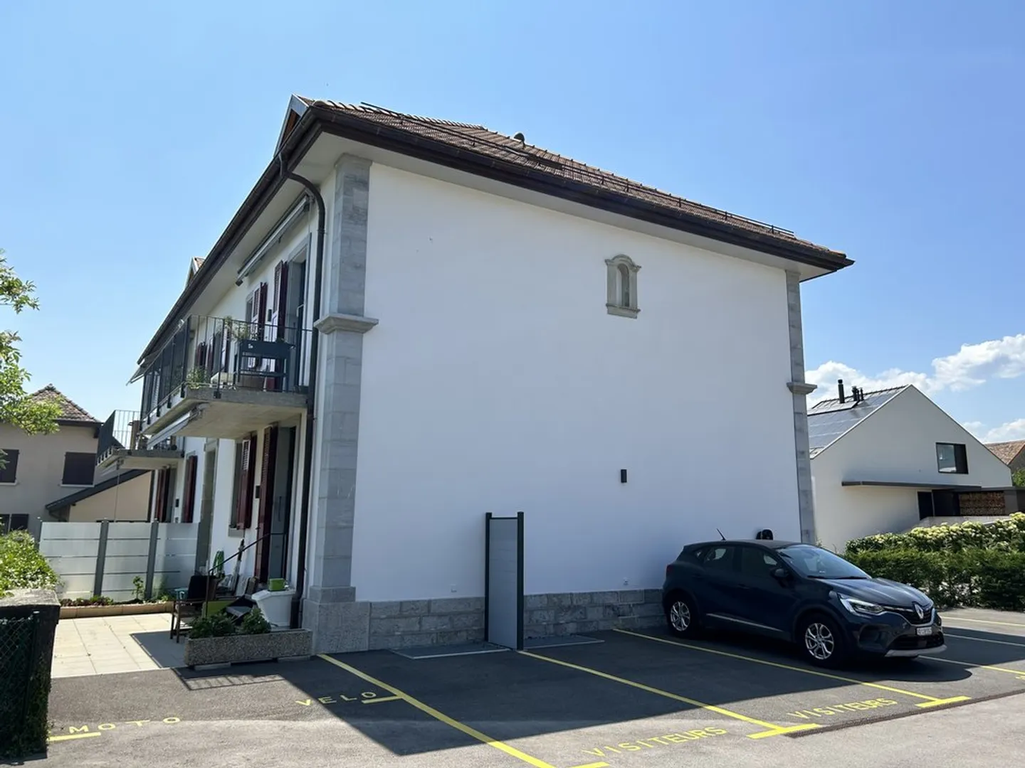 Appartement Charmant à Collombier - Photo 2 sur 2