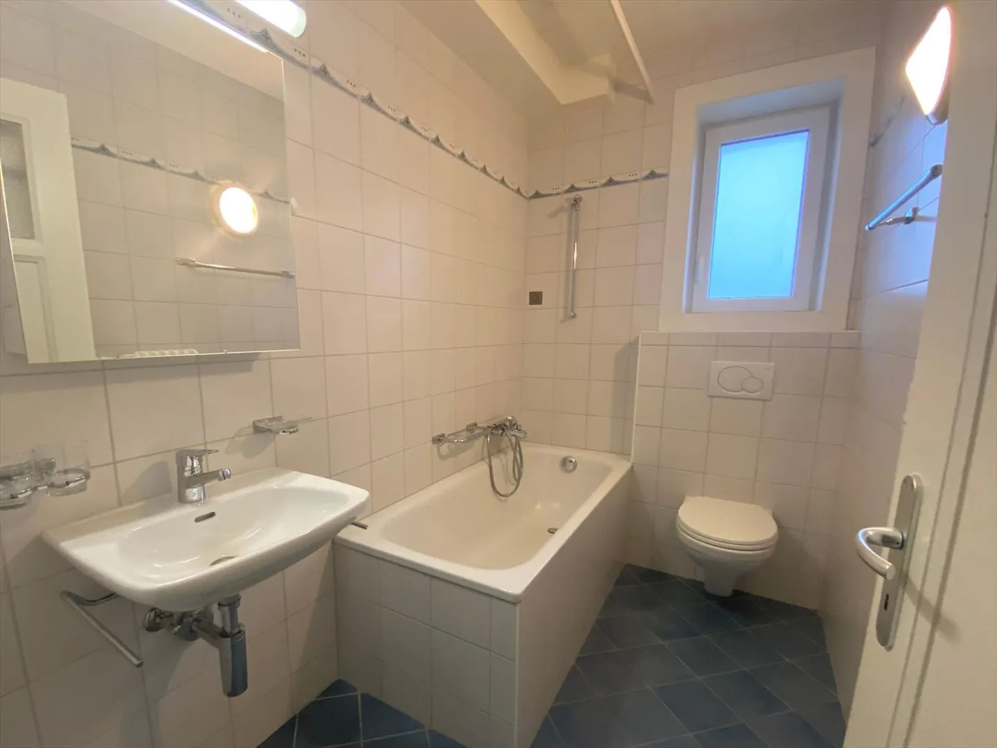 Appartamento di 3,5 locali con balcone che offre una bella vista sul lago - Foto 7 di 7