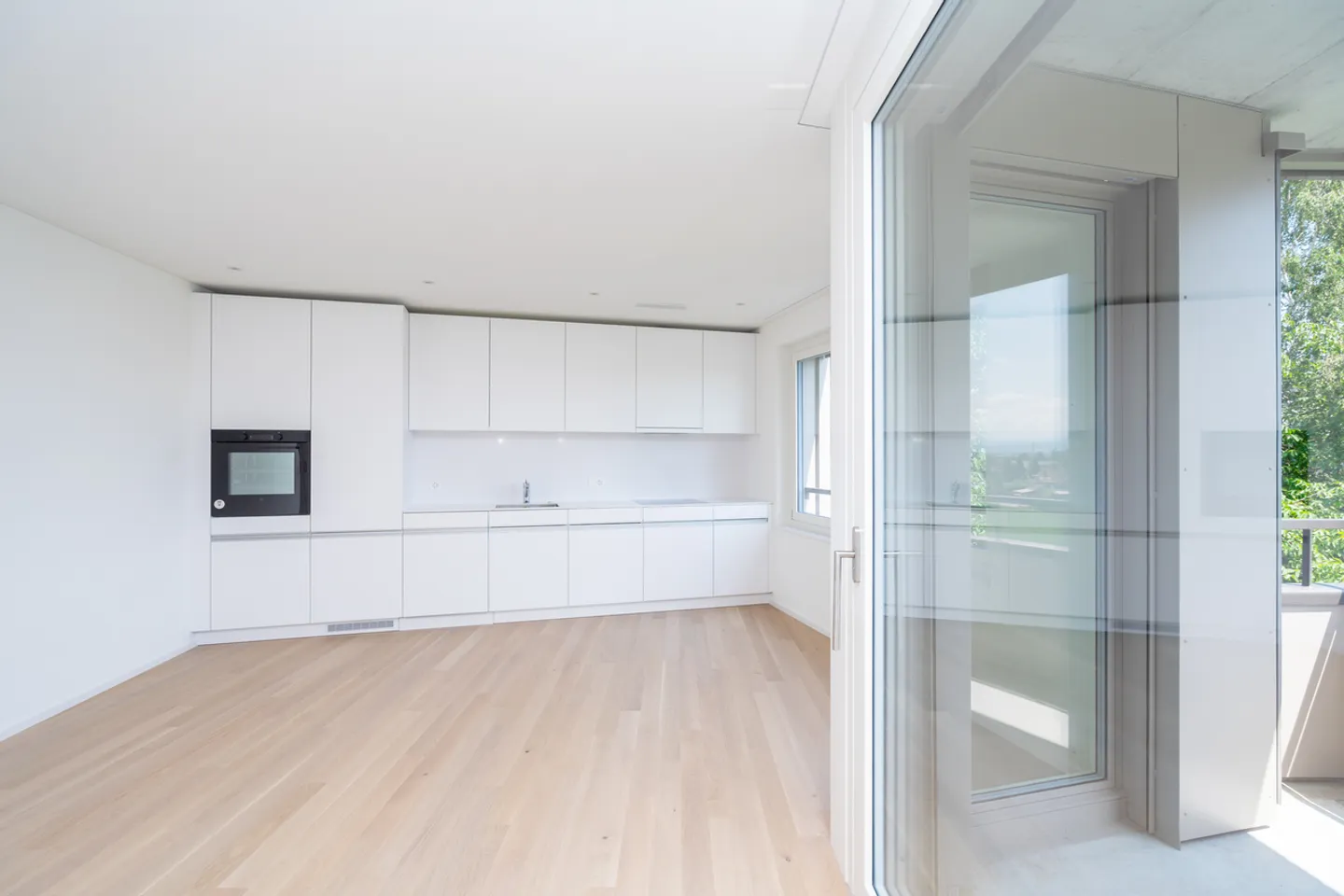 Modern 2.5-Room Apartment - Photo 2 of 10