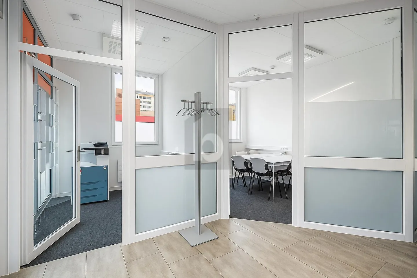 MODERN AND IDEALLY LOCATED - Photo 4 of 6