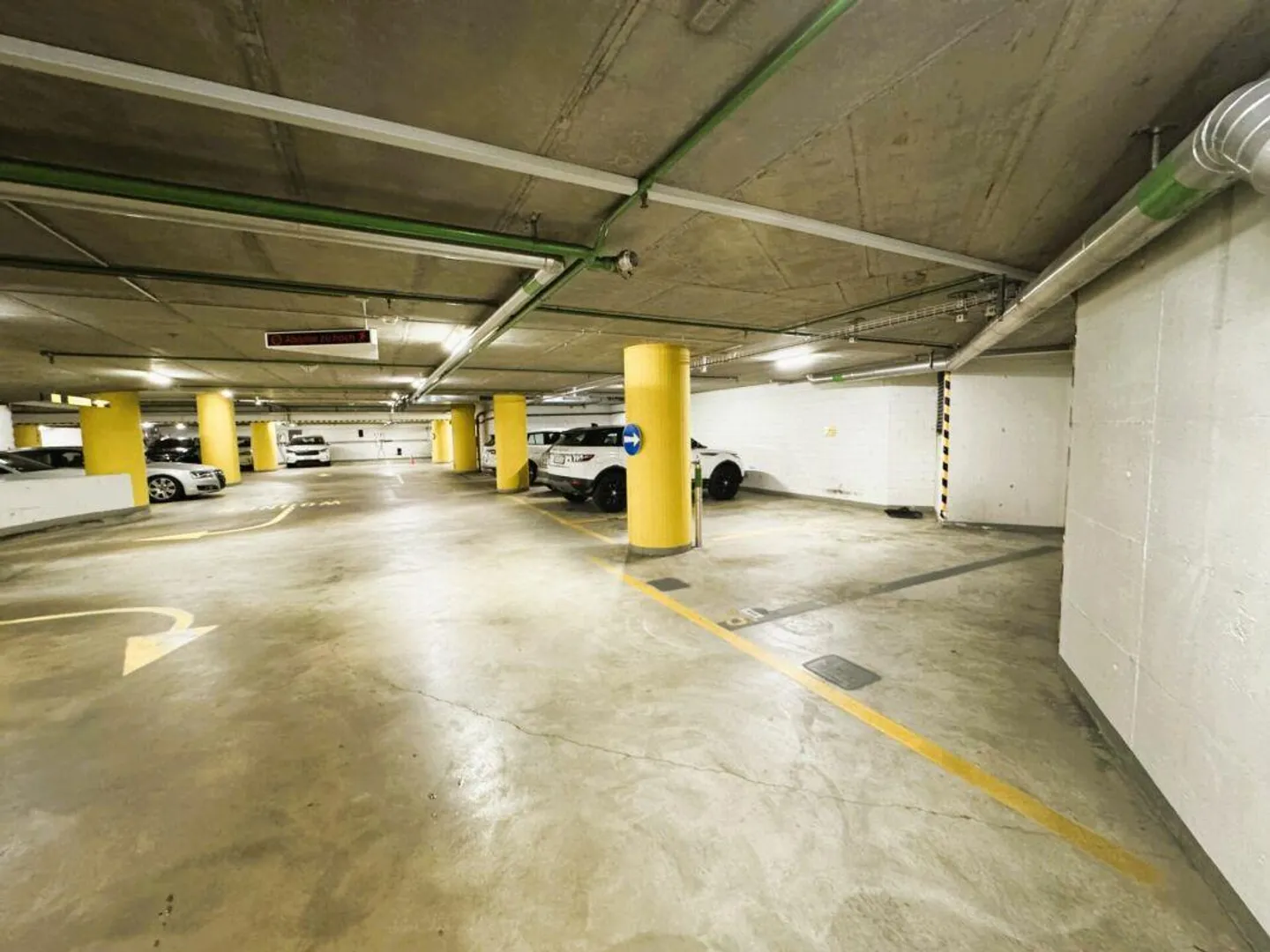 Friesenbergstr. 75: Posti auto nel garage sotterraneo, altezza: 1,90 m - Foto 4 di 9