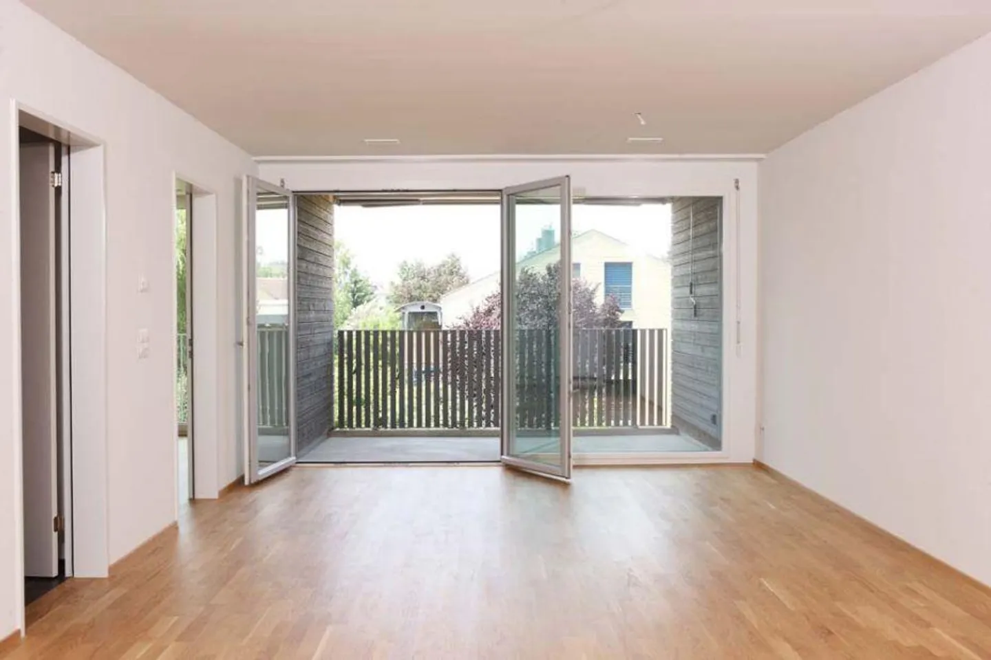 Bright 3.5-room apartment on the ground floor in Beringen - Photo 2 of 8