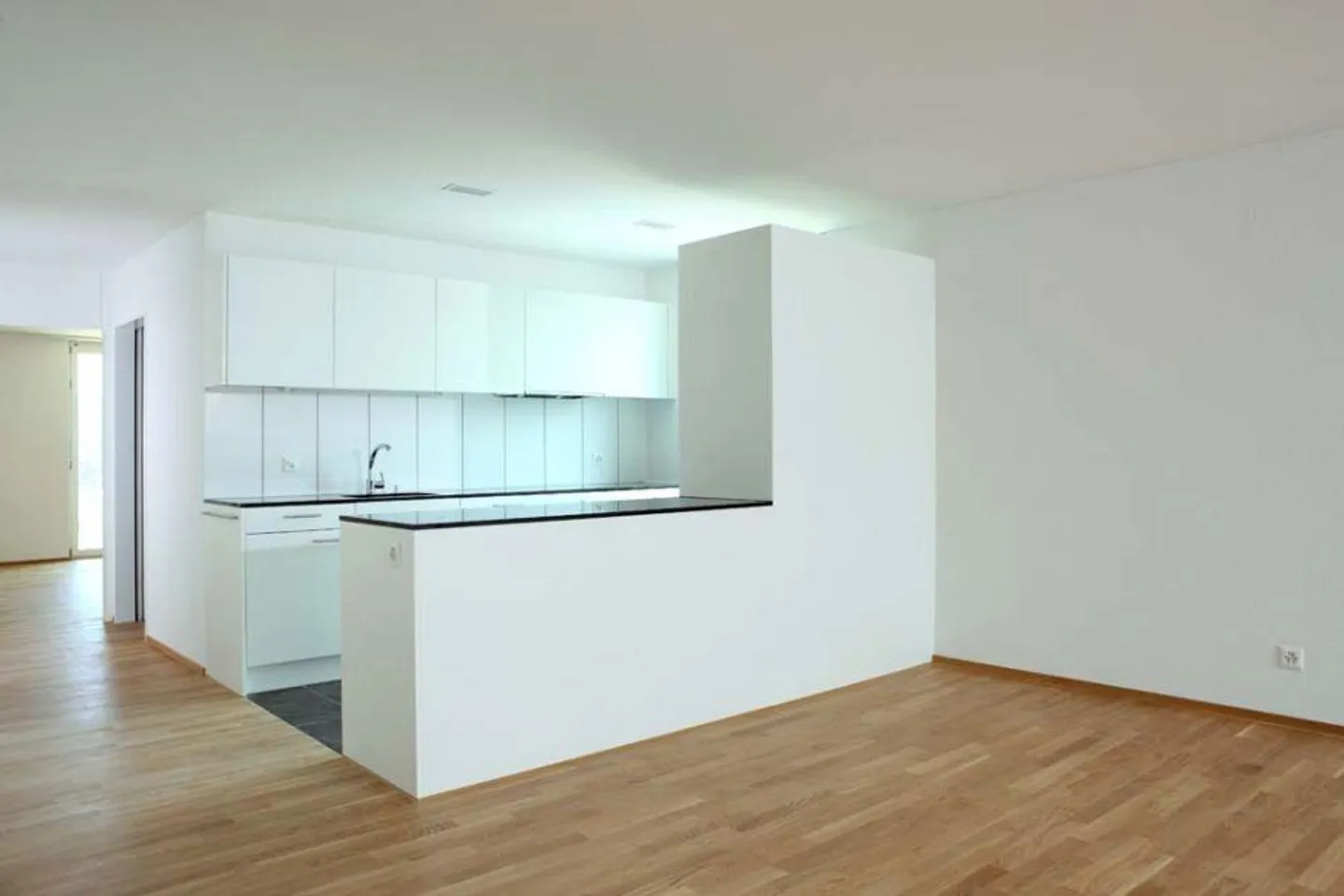 Bright 3.5-room apartment on the ground floor in Beringen - Photo 3 of 8