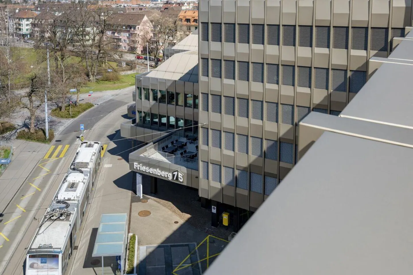 Friesenbergstr. 75: Posti auto nel garage sotterraneo, altezza: 1,90 m - Foto 2 di 9