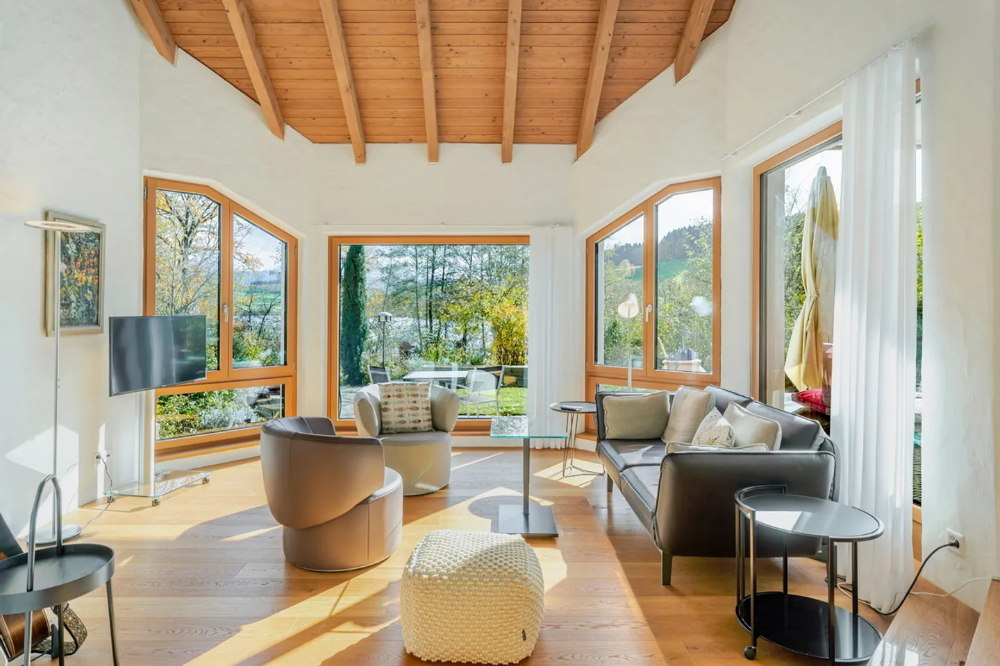 Living oasis with a wide view of Lake Soppensee - Photo 2 of 4