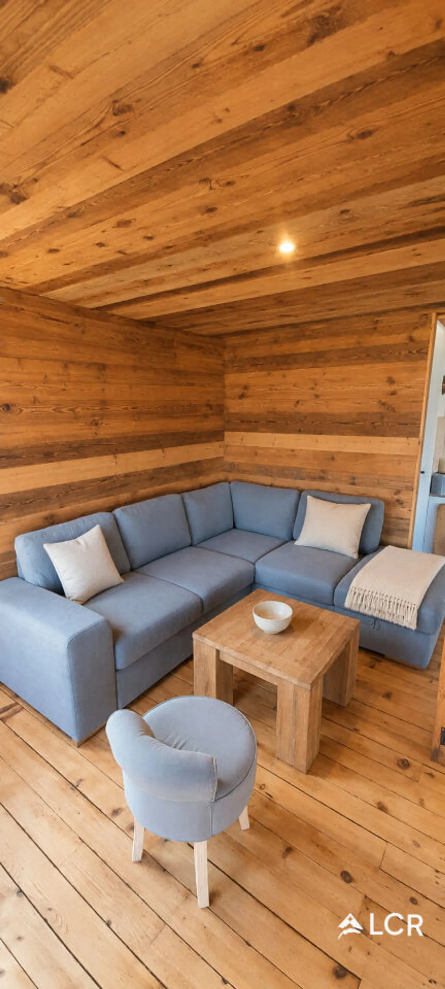 Charming Chalet with Stunning Views - Photo 4 of 13