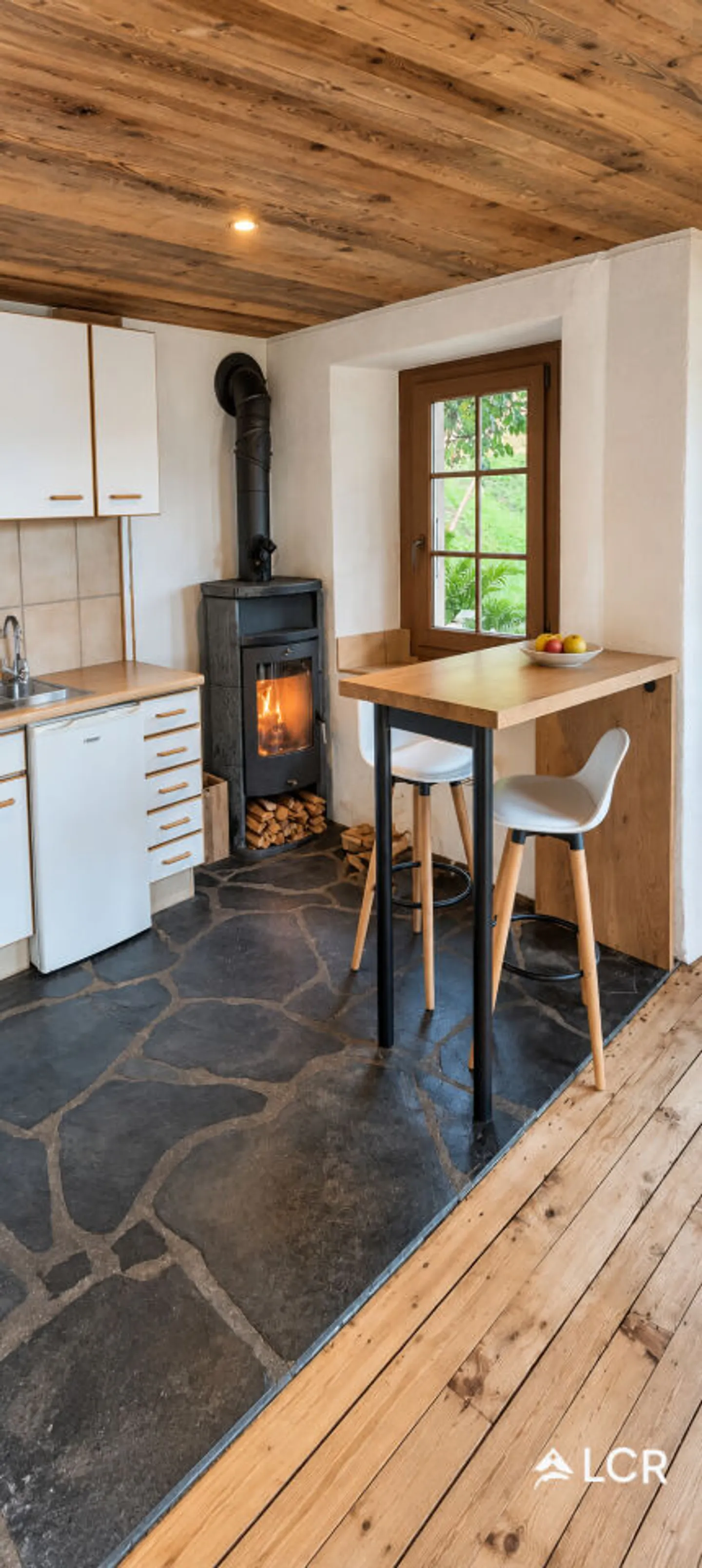 Charming Chalet with Stunning Views - Photo 5 of 13