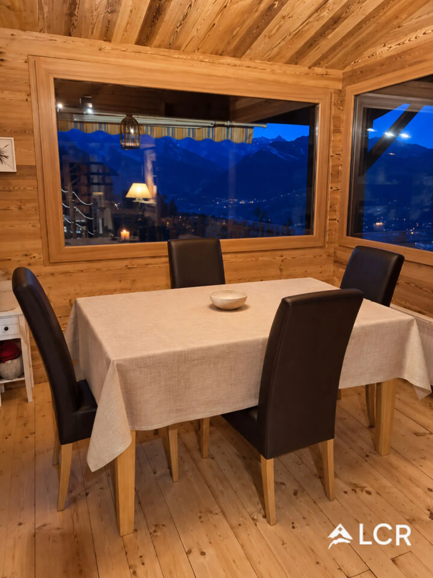 Charming Chalet with Stunning Views - Photo 6 of 13