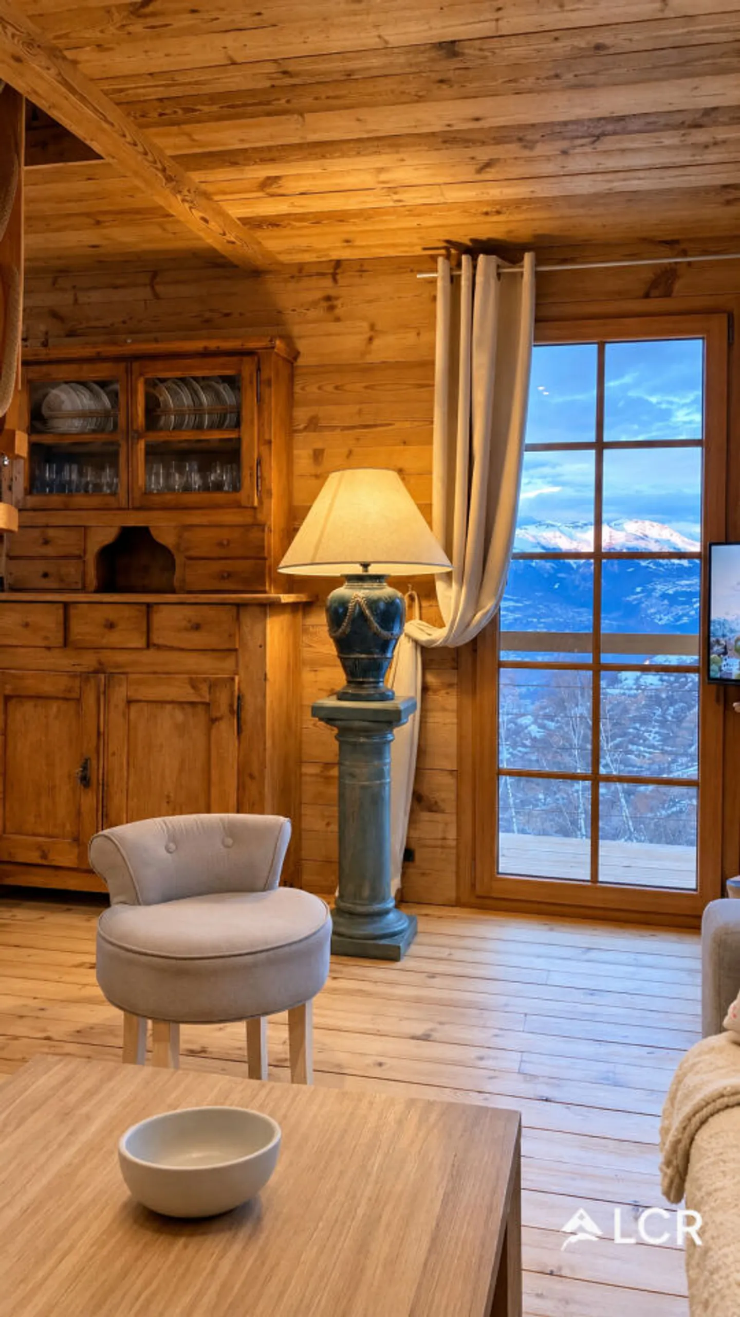 Charming Chalet with Stunning Views - Photo 9 of 13