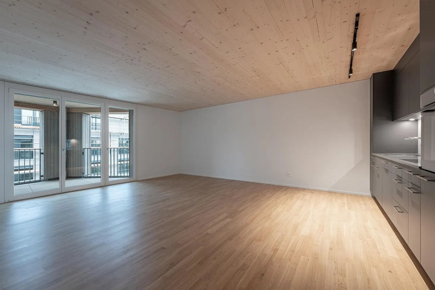 Modern 2.5-Room Apartment - Photo 3 of 9