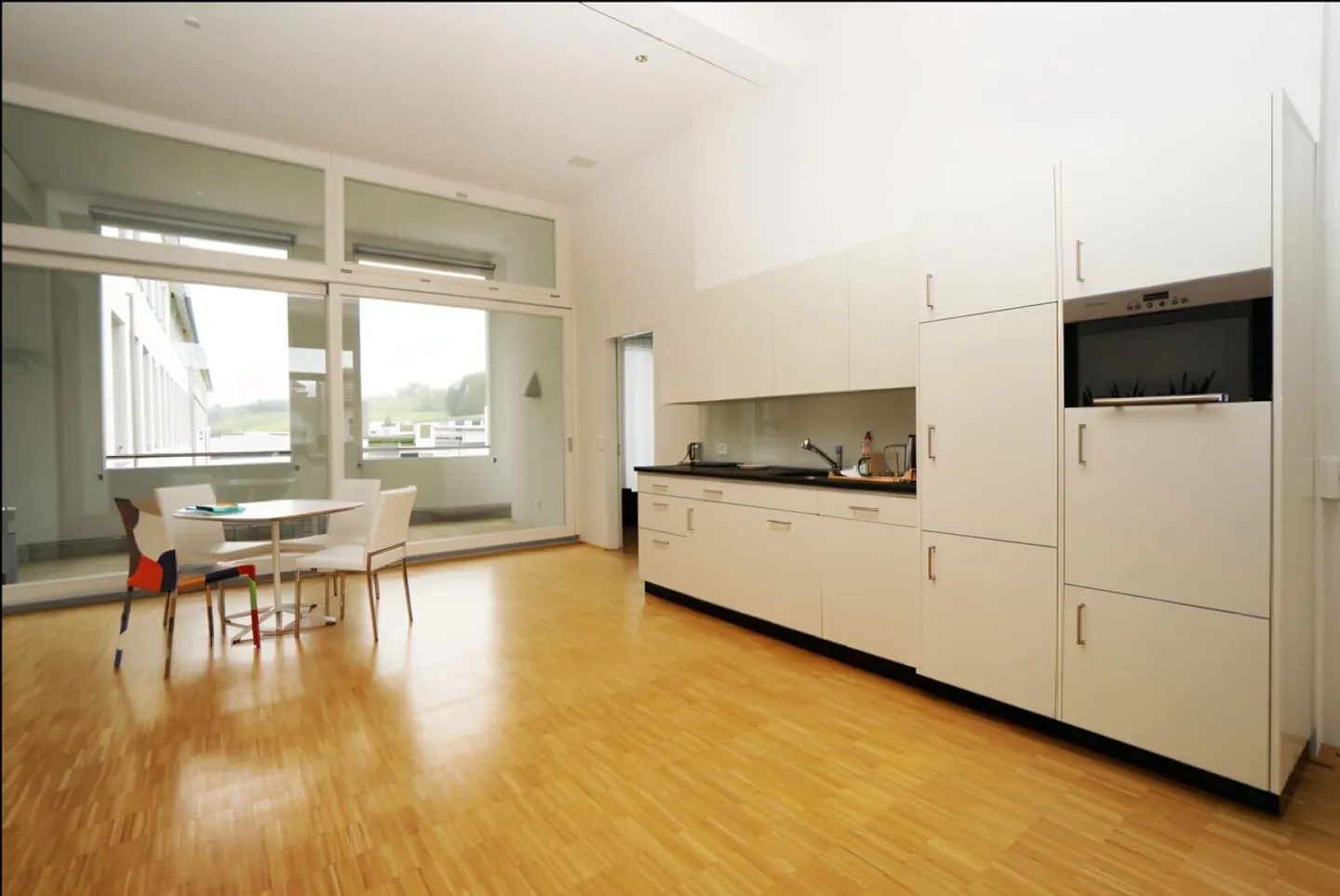 Ampio Ufficio Loft Vicino alla Stazione - Foto 6 di 6