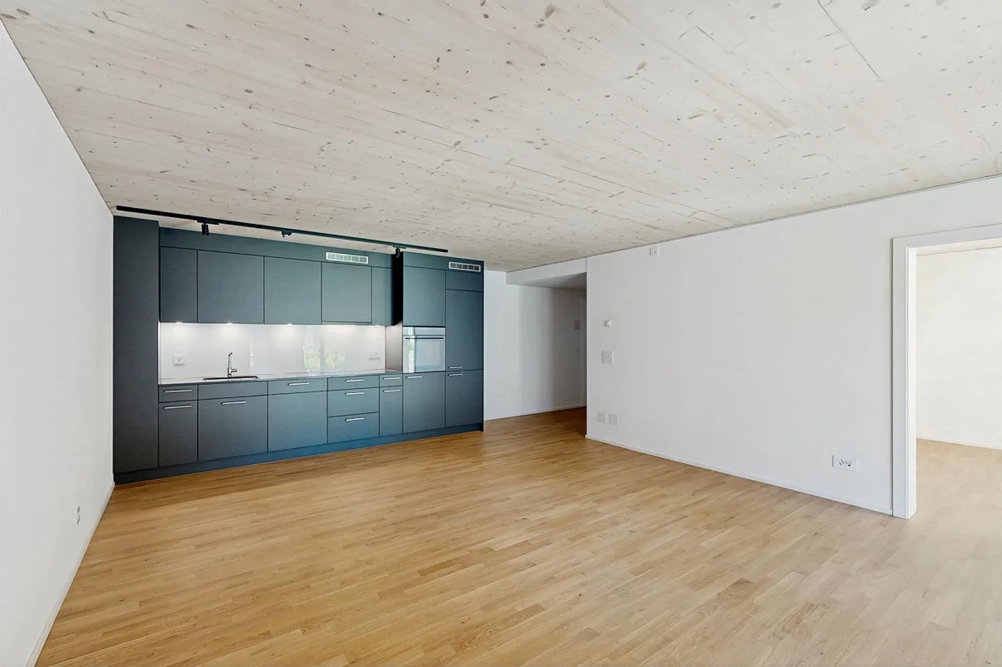 Modern 2.5-Room Apartment - Photo 8 of 9