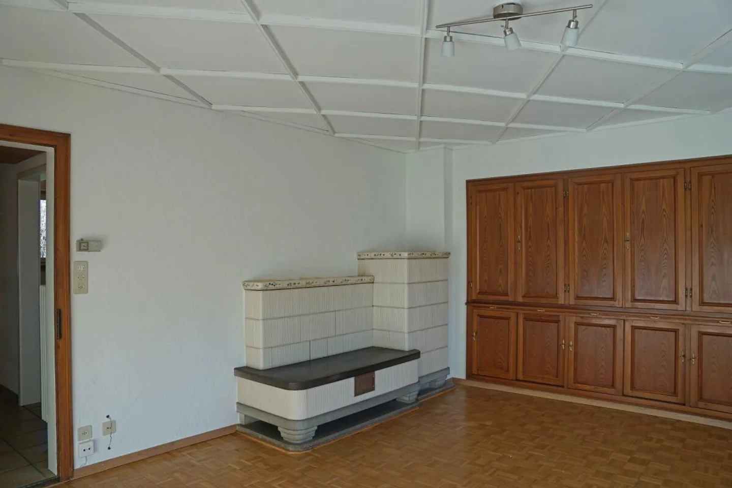 Spacious 7-Room Apartment - Photo 6 of 14