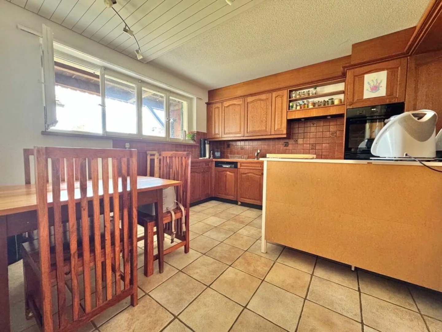 Spacious 7-Room Apartment - Photo 7 of 14