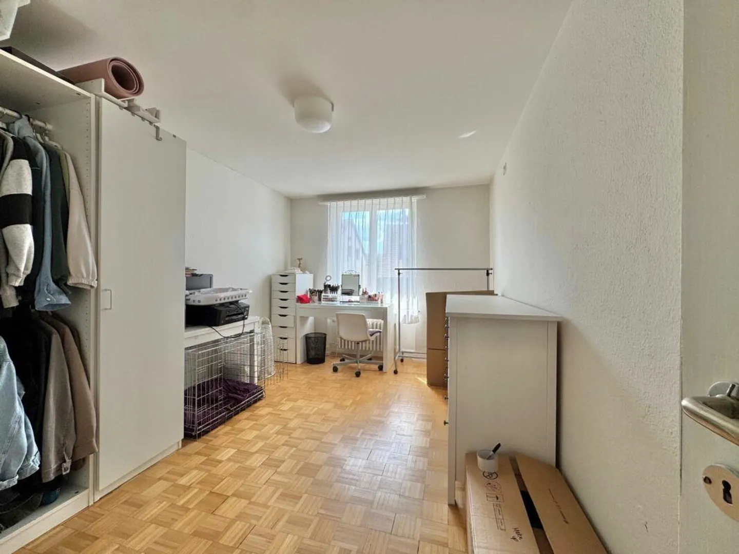 Spacious 7-Room Apartment - Photo 8 of 14
