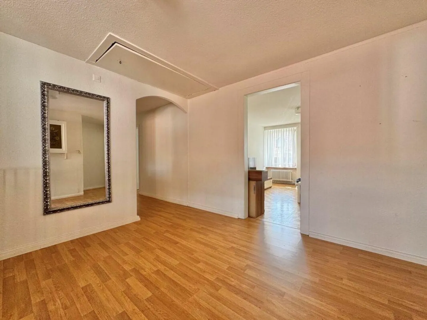 Spacious 7-Room Apartment - Photo 9 of 14