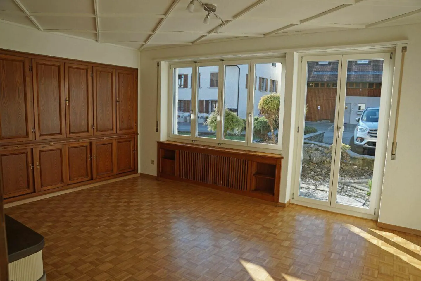 Spacious 7-Room Apartment - Photo 4 of 14