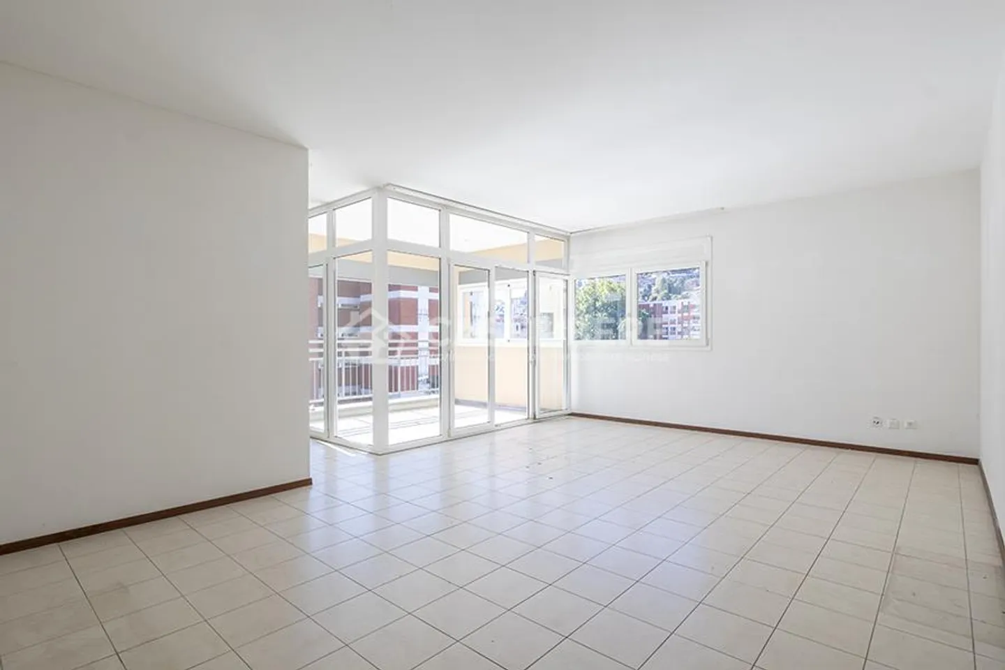 BRIGHT AND SPACIOUS 3.5 ROOMS IN MOLINO NUOVO - Photo 1 of 14