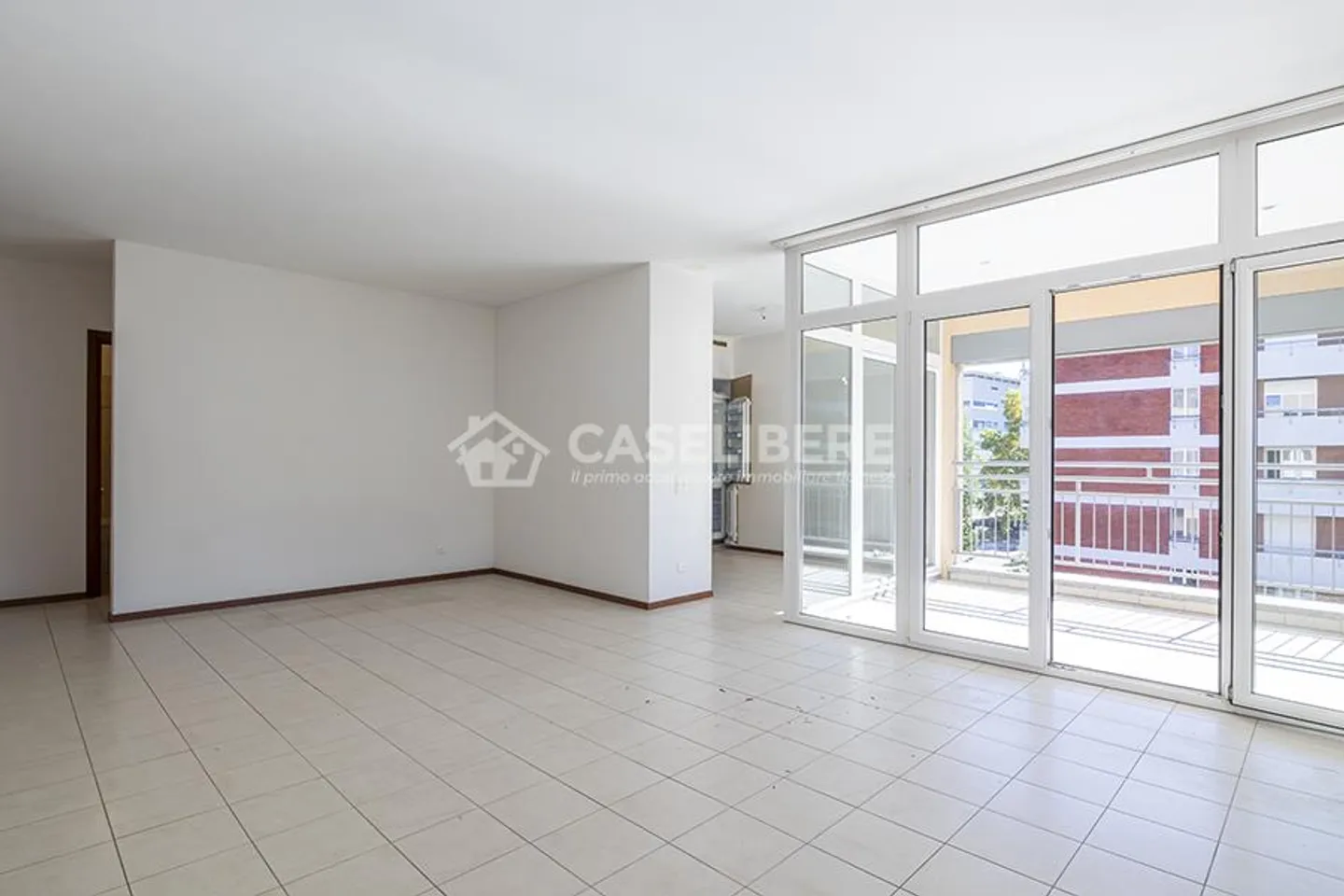 BRIGHT AND SPACIOUS 3.5 ROOMS IN MOLINO NUOVO - Photo 3 of 14